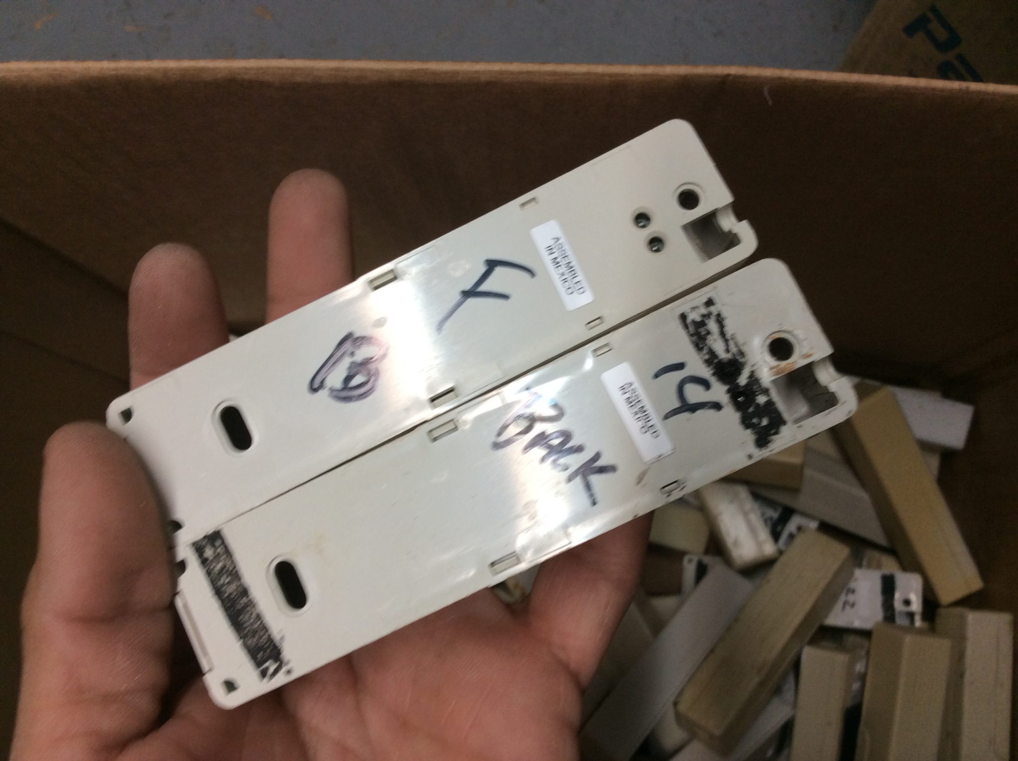 Lot of 72 UTC Fire & Security NX450 SAW Door/Window Sensors Only (no magnets) (60-670-95R) BP6024 - Image 9
